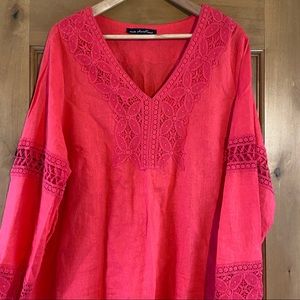 Linen/Rayon v-neck top w/crochet detail